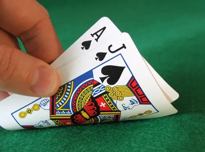 Tabla básica de blackjack
